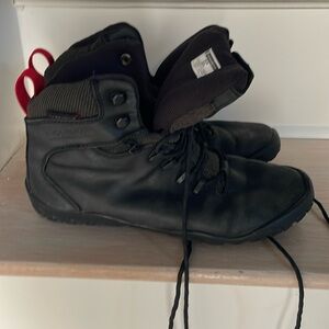 Vivobarefoot Woman’s Tracker Boot 38 black